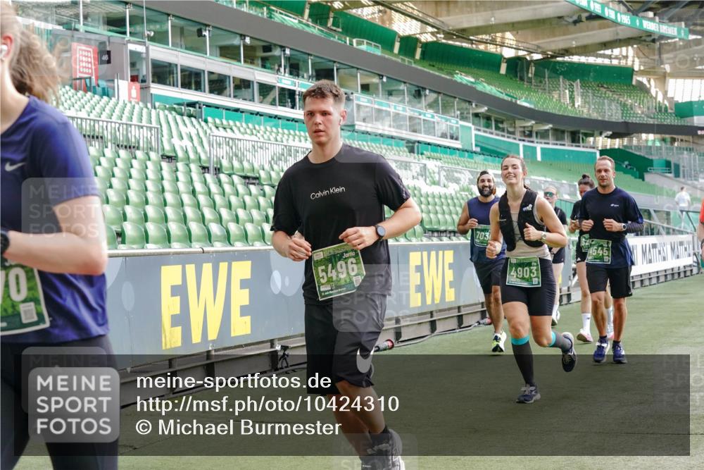 13.09.2026 - 21. swb-Marathon Bremen Michael Burmester http://msf.ph/oto/10424310 13.09.2026 13:23:54 Laufen im Stadion 137, 160, 182, 211, 324, 434, 533, 548, 571, 609, 708, 721, 723, 739, 743, 752, 892, 1157, 1178, 1259, 1273, 1331, 1463, 1471, 1597, 1598, 1691, 1746, 1788, 1883, 1944, 2095, 2211, 2213, 2252, 2286, 2312, 2323, 2433, 2445, 2465, 2475, 2483, 2495, 2497, 2503, 2504, 2526, 2571, 2644, 2768, 2776, 2936, 2968, 3252, 3282, 3288, 3289, 3292, 3298, 3306, 3312, 3347, 3364, 3381, 3395, 3423, 3447, 3505, 3530, 3559, 3727, 3770, 3819, 4020, 4054, 4231, 4406, 4407, 4431, 4466, 4467, 4584 meine-sportfotos.de