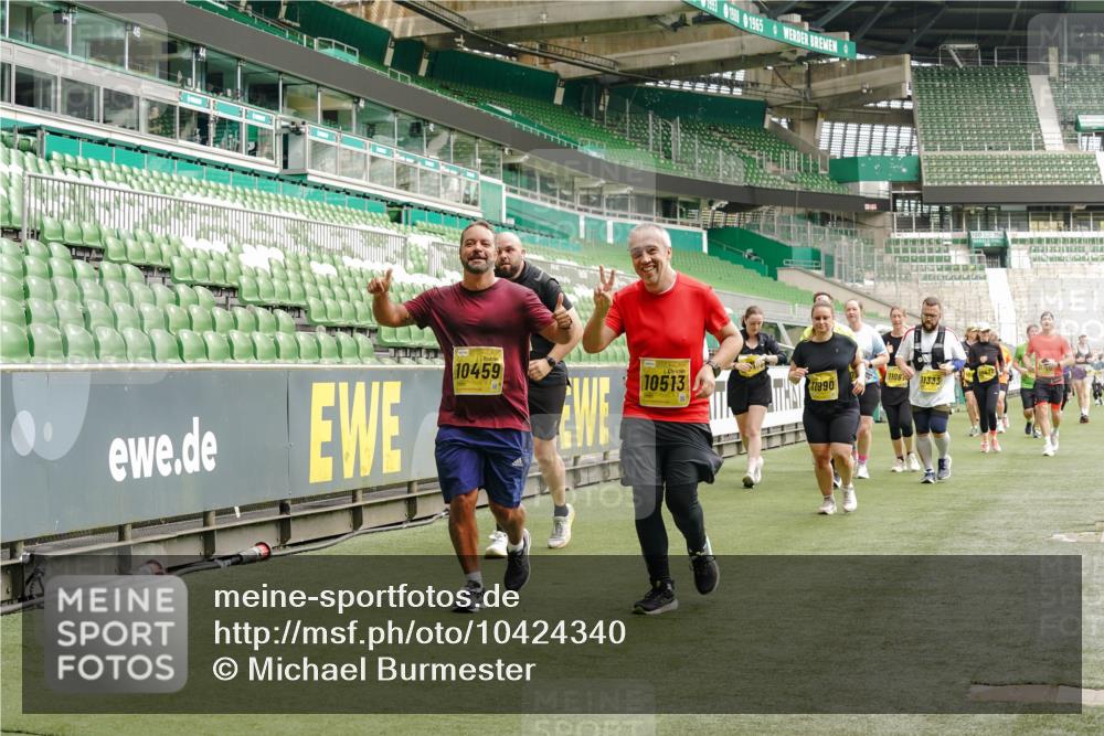 13.09.2026 - 21. swb-Marathon Bremen Michael Burmester http://msf.ph/oto/10424340 13.09.2026 10:47:06 Laufen im Stadion 10161, 10349, 10472, 10535, 10895, 10933, 10970, 11050, 11104, 11181, 11244, 11262, 11296, 11309, 11367, 11457, 11529, 11530, 11546, 11573, 11574, 11579, 11639, 11663, 11675, 11709, 11760, 11821, 12157, 12211, 12285, 12316, 12317, 12340, 12374, 12422, 12444, 12462, 10002, 10004, 10005, 10176, 10271, 10295, 10303, 10325, 10335, 10361, 10362, 10459, 10513, 10629, 10756, 10779, 10882, 10997, 10999, 11233, 11307, 11355 meine-sportfotos.de