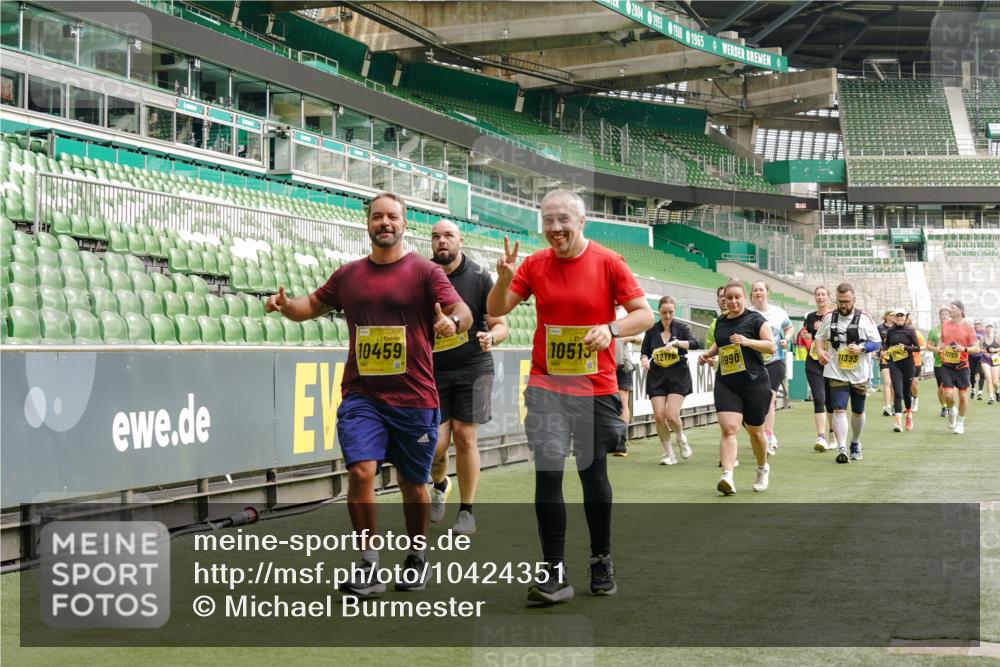 13.09.2026 - 21. swb-Marathon Bremen Michael Burmester http://msf.ph/oto/10424351 13.09.2026 10:47:06 Laufen im Stadion 10161, 10349, 10472, 10535, 10895, 10933, 10970, 11050, 11104, 11181, 11244, 11262, 11296, 11309, 11367, 11457, 11529, 11530, 11546, 11573, 11574, 11579, 11639, 11663, 11675, 11709, 11760, 11821, 12157, 12211, 12285, 12316, 12317, 12340, 12374, 12422, 12444, 12462, 10002, 10004, 10005, 10176, 10271, 10295, 10303, 10325, 10335, 10361, 10362, 10459, 10513, 10629, 10756, 10779, 10882, 10997, 10999, 11233, 11307, 11355 meine-sportfotos.de