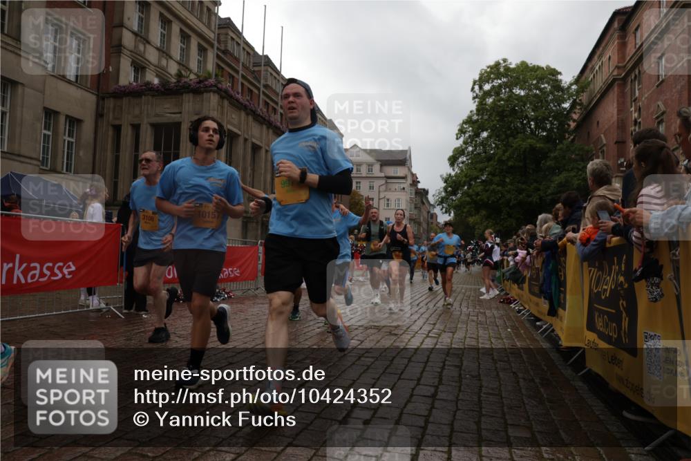 13.09.2026 - Kiel Lauf Yannick Fuchs http://msf.ph/oto/10424352 13.09.2026 11:00:07 Ziel 173, 327, 753, 964, 1078, 1728, 2382, 2490, 3121, 3775, 4437, 6520, 6897, 7398, 7438, 7945, 9140, 9690, 10420, 10996, 11503, 11607, 469, 620, 683, 747, 988, 1002, 1562, 1895, 1948, 2287, 3063, 3108, 3113, 3176, 3348, 3607, 3663, 4509, 5173, 5261, 5382, 5608, 5627, 6295, 7350, 7454, 7543, 7614, 7954, 8120, 8234, 8723, 8884, 9271, 9299, 9971, 10157, 10916, 10918, 11007, 11377, 11415, 12408, 893, 1036, 1518, 1896, 1897, 2150, 2151, 2187, 2558, 2915, 3793, 10674, 620, 683, 3113 meine-sportfotos.de