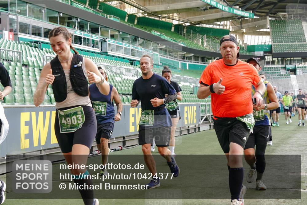 13.09.2026 - 21. swb-Marathon Bremen Michael Burmester http://msf.ph/oto/10424377 13.09.2026 13:23:56 Laufen im Stadion 137, 160, 182, 211, 324, 434, 533, 548, 571, 609, 708, 721, 723, 739, 743, 752, 892, 1157, 1178, 1259, 1273, 1331, 1463, 1471, 1597, 1598, 1691, 1746, 1788, 1944, 2095, 2211, 2213, 2252, 2286, 2312, 2323, 2433, 2445, 2465, 2475, 2483, 2495, 2497, 2503, 2504, 2526, 2571, 2644, 2768, 2776, 2936, 2968, 3252, 3282, 3288, 3289, 3292, 3298, 3306, 3312, 3347, 3364, 3381, 3395, 3423, 3447, 3505, 3530, 3559, 3727, 3770, 3819, 4054, 4231, 4406, 4407, 4431, 4466, 4467, 4584 meine-sportfotos.de