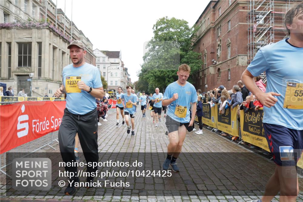 13.09.2026 - Kiel Lauf Yannick Fuchs http://msf.ph/oto/10424425 13.09.2026 09:45:55 Ziel 557, 1418, 2127, 2788, 3142, 3301, 3974, 4569, 5511, 5757, 5829, 7202, 7572, 7911, 7924, 8244, 8611, 8859, 9841, 10036, 10719, 12374, 12841, 1023, 1503, 1579, 2017, 2788, 2835, 3025, 3408, 3974, 4413, 5103, 5369, 5399, 5811, 6038, 7202, 7349, 7854, 8126, 8152, 9456, 10142, 10392, 10445, 10498, 11939, 12069, 12281, 12347, 1415, 2482, 3052, 3954, 4909, 4910, 4918, 5234, 5855, 5955, 6732, 7015, 7308, 8125, 10203, 10685, 10898, 11076, 11078, 1503, 2282, 3479, 5103, 5399 meine-sportfotos.de