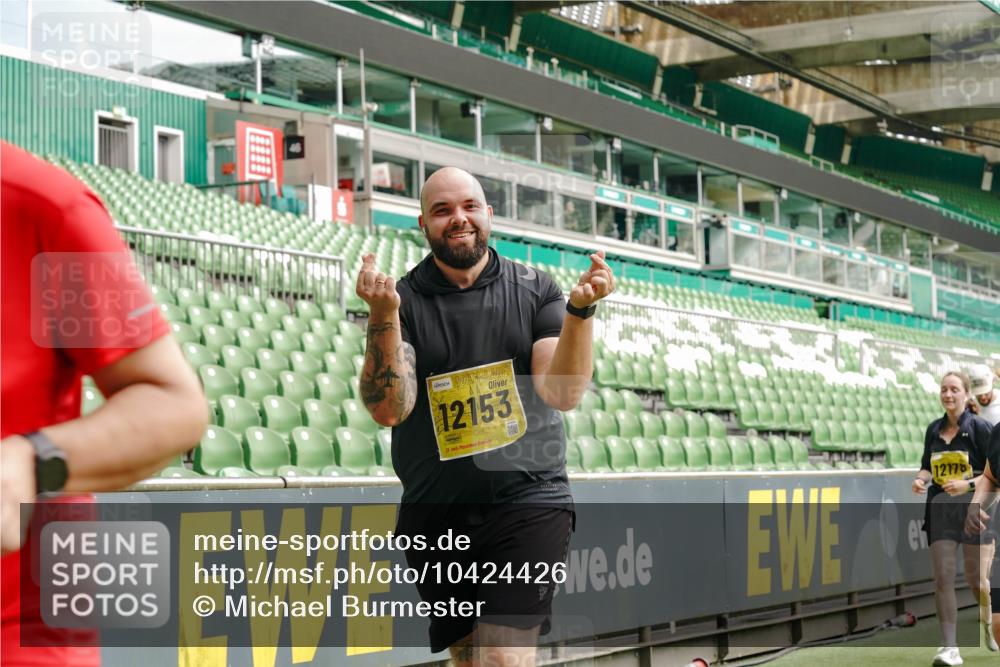 13.09.2026 - 21. swb-Marathon Bremen Michael Burmester http://msf.ph/oto/10424426 13.09.2026 10:47:09 Laufen im Stadion 10161, 10349, 10472, 10535, 10895, 10933, 10970, 11050, 11104, 11181, 11244, 11262, 11296, 11309, 11367, 11457, 11529, 11530, 11546, 11573, 11574, 11579, 11639, 11663, 11675, 11709, 11760, 11821, 12157, 12211, 12285, 12316, 12317, 12340, 12374, 12422, 12444, 12462, 10002, 10004, 10005, 10176, 10191, 10192, 10271, 10295, 10303, 10325, 10335, 10361, 10362, 10459, 10513, 10629, 10756, 10779, 10882, 10997, 10999, 11233, 11307, 11355 meine-sportfotos.de