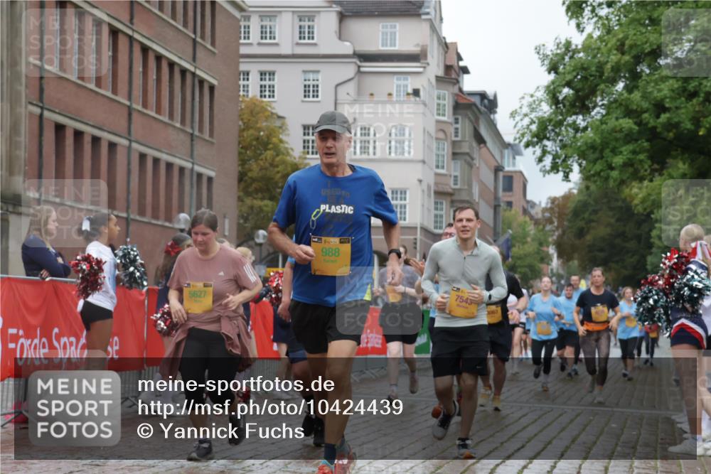 13.09.2026 - Kiel Lauf Yannick Fuchs http://msf.ph/oto/10424439 13.09.2026 11:00:17 Ziel 173, 327, 1036, 1078, 2150, 2151, 2187, 2382, 2490, 2558, 2915, 3121, 3793, 4239, 4787, 6520, 6897, 7438, 7945, 9690, 10346, 10420, 11182, 11220, 11471, 11503, 11607, 11835, 469, 753, 964, 988, 1002, 1078, 1562, 1728, 1895, 1948, 2287, 2382, 3063, 3775, 4437, 4509, 5261, 5627, 6295, 7398, 7543, 7954, 8120, 9140, 9271, 9299, 10996, 11007, 11377, 11415, 11503, 362, 893, 1518, 1650, 1722, 1896, 1897, 2233, 2267, 4261, 10674, 683, 3113, 3176, 7614 meine-sportfotos.de