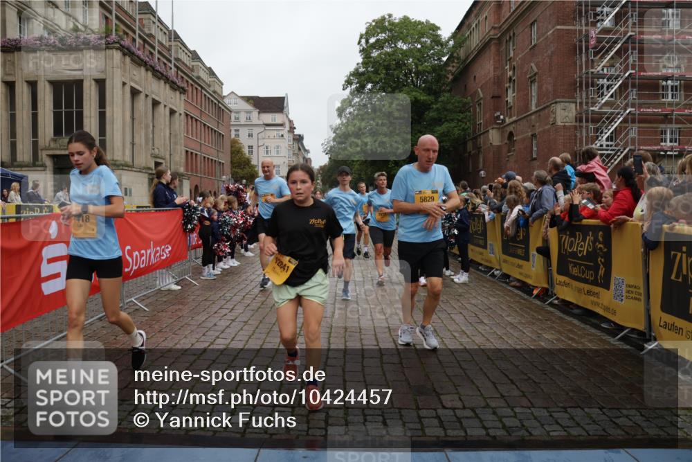 13.09.2026 - Kiel Lauf Yannick Fuchs http://msf.ph/oto/10424457 13.09.2026 09:45:57 Ziel 557, 1415, 1418, 2127, 3142, 3301, 4909, 4910, 5234, 5511, 5757, 5829, 7572, 7911, 7924, 8244, 8611, 8859, 9841, 10036, 10719, 12374, 12841, 1023, 1503, 1579, 2017, 2788, 2835, 3025, 3408, 3974, 4413, 4569, 5103, 5369, 5399, 5511, 5811, 6038, 7202, 7349, 7854, 8126, 8152, 9456, 10142, 10392, 10445, 10498, 11939, 12069, 12281, 442, 2482, 3052, 3954, 4918, 5855, 5955, 6732, 7015, 7308, 8125, 10203, 10685, 10898, 11076, 11078, 1503, 2017, 2282, 3408, 5103, 5369, 5399 meine-sportfotos.de