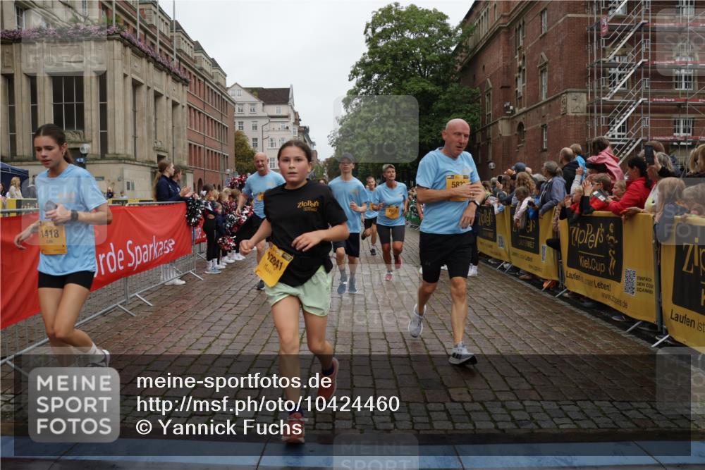 13.09.2026 - Kiel Lauf Yannick Fuchs http://msf.ph/oto/10424460 13.09.2026 09:45:57 Ziel 557, 1415, 1418, 2127, 3142, 3301, 4909, 4910, 5234, 5511, 5757, 5829, 7572, 7911, 7924, 8244, 8611, 8859, 9841, 10036, 10719, 12374, 12841, 1023, 1503, 1579, 2017, 2788, 2835, 3025, 3408, 3974, 4413, 4569, 5103, 5369, 5399, 5511, 5811, 6038, 7202, 7349, 7854, 8126, 8152, 9456, 10142, 10392, 10445, 10498, 11939, 12069, 12281, 442, 2482, 3052, 3954, 4918, 5855, 5955, 6732, 7015, 7308, 8125, 10203, 10685, 10898, 11076, 11078, 1503, 2017, 2282, 3408, 5103, 5369, 5399 meine-sportfotos.de
