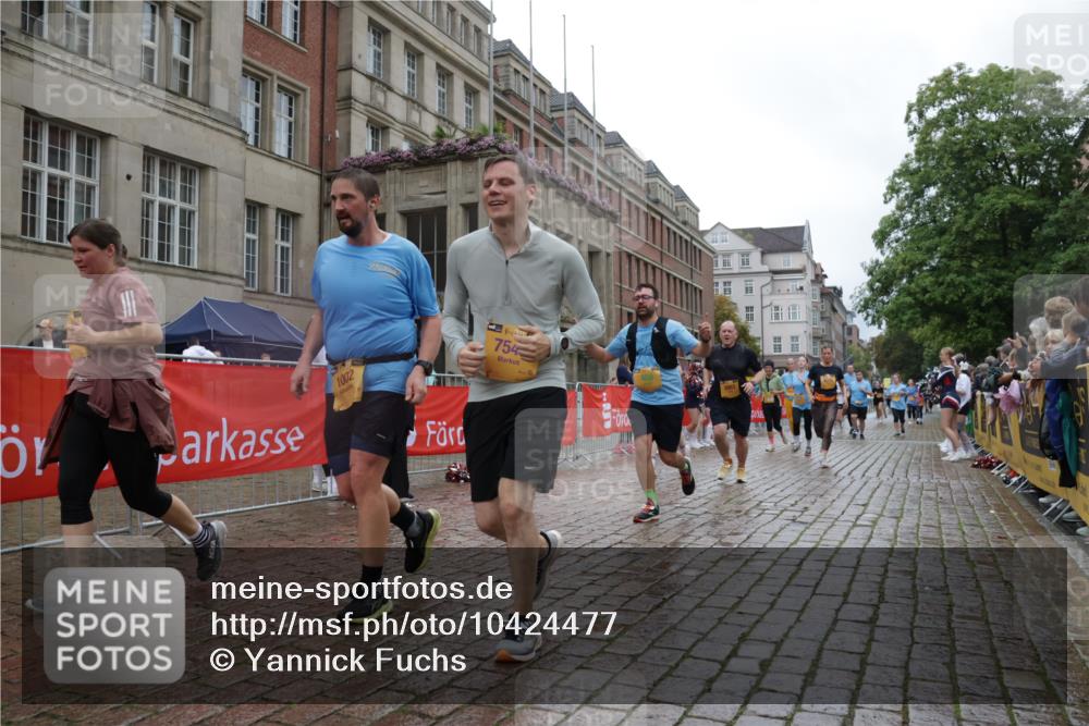 13.09.2026 - Kiel Lauf Yannick Fuchs http://msf.ph/oto/10424477 13.09.2026 11:00:21 Ziel 327, 893, 1036, 1518, 1896, 1897, 2150, 2151, 2187, 2490, 2558, 2915, 3121, 3793, 4239, 4787, 4905, 6431, 6770, 6897, 7091, 7438, 7997, 8481, 9408, 10346, 11182, 11220, 11471, 11835, 12214, 12457, 173, 469, 753, 964, 1002, 1078, 1562, 1728, 1895, 1948, 2287, 2382, 2490, 3063, 3775, 4437, 4509, 5261, 5627, 6295, 6520, 7398, 7438, 7543, 7945, 7954, 8120, 9140, 9271, 9299, 9690, 10420, 10996, 11007, 11377, 11415, 11503, 11607, 362, 1650, 1722, 1795, 2233, 2267, 4261, 10674 meine-sportfotos.de