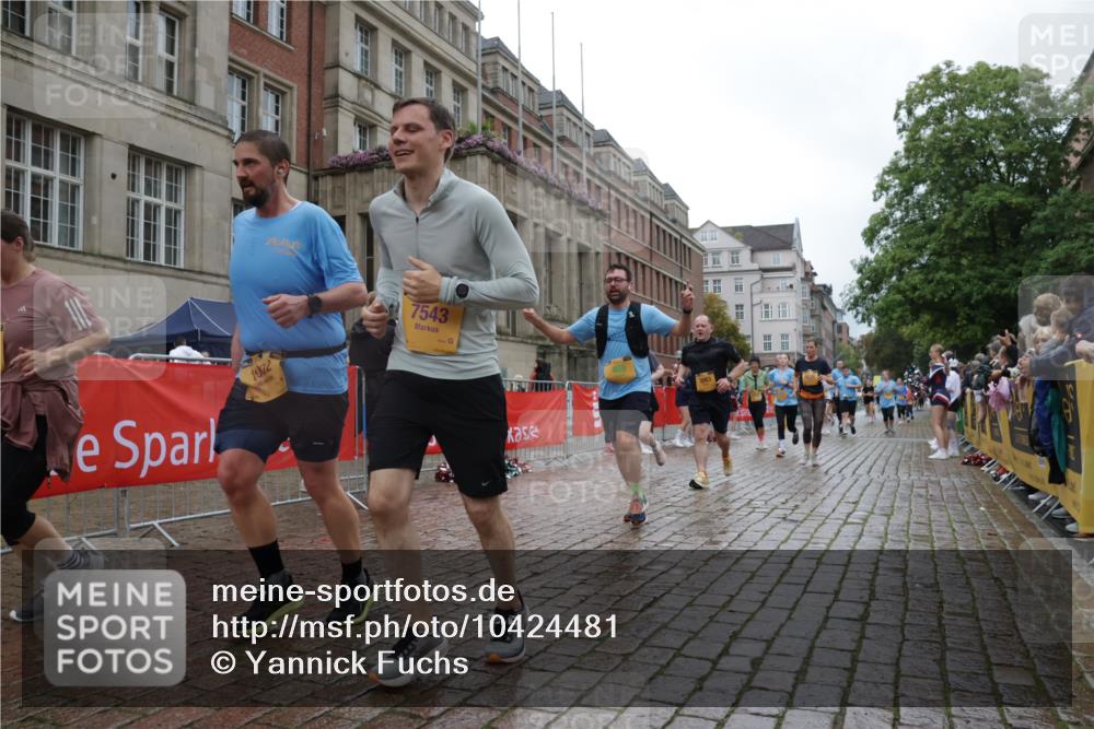 13.09.2026 - Kiel Lauf Yannick Fuchs http://msf.ph/oto/10424481 13.09.2026 11:00:21 Ziel 327, 893, 1036, 1518, 1896, 1897, 2150, 2151, 2187, 2490, 2558, 2915, 3121, 3793, 4239, 4787, 4905, 6431, 6770, 6897, 7091, 7438, 7997, 8481, 9408, 10346, 11182, 11220, 11471, 11835, 12214, 12457, 173, 469, 753, 964, 1002, 1078, 1562, 1728, 1895, 1948, 2287, 2382, 2490, 3063, 3775, 4437, 4509, 5261, 5627, 6295, 6520, 7398, 7438, 7543, 7945, 7954, 8120, 9140, 9271, 9299, 9690, 10420, 10996, 11007, 11377, 11415, 11503, 11607, 362, 1650, 1722, 1795, 2233, 2267, 4261, 10674 meine-sportfotos.de