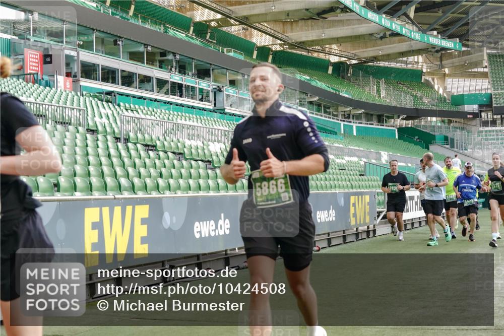 13.09.2026 - 21. swb-Marathon Bremen Michael Burmester http://msf.ph/oto/10424508 13.09.2026 13:24:00 Laufen im Stadion 137, 160, 182, 211, 324, 434, 533, 548, 609, 708, 721, 723, 739, 743, 752, 892, 1178, 1259, 1273, 1331, 1463, 1471, 1491, 1597, 1598, 1691, 1746, 1788, 1944, 2095, 2211, 2213, 2252, 2286, 2312, 2323, 2433, 2445, 2465, 2475, 2483, 2495, 2497, 2503, 2504, 2526, 2571, 2644, 2768, 2776, 2936, 2968, 3252, 3282, 3288, 3289, 3292, 3298, 3306, 3312, 3347, 3364, 3381, 3395, 3423, 3447, 3505, 3530, 3559, 3727, 3770, 3819, 4054, 4231, 4406, 4407, 4431, 4466, 4467, 4584 meine-sportfotos.de