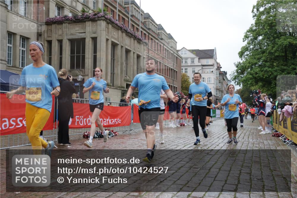 13.09.2026 - Kiel Lauf Yannick Fuchs http://msf.ph/oto/10424527 13.09.2026 11:00:27 Ziel 893, 1036, 1518, 1650, 1896, 1897, 2150, 2151, 2233, 2558, 2915, 3793, 4239, 4261, 4524, 4787, 4905, 6431, 6770, 7091, 7997, 8481, 8565, 9327, 9408, 10346, 10674, 11182, 11471, 11835, 12214, 12457, 173, 327, 753, 964, 1078, 1562, 1728, 1895, 1948, 2187, 2287, 2382, 2490, 2558, 3121, 3775, 4437, 4509, 6295, 6520, 6897, 7398, 7438, 7945, 8120, 9140, 9271, 9690, 10420, 10996, 11007, 11220, 11377, 11415, 11471, 11503, 11607, 362, 1722, 1795, 2267 meine-sportfotos.de