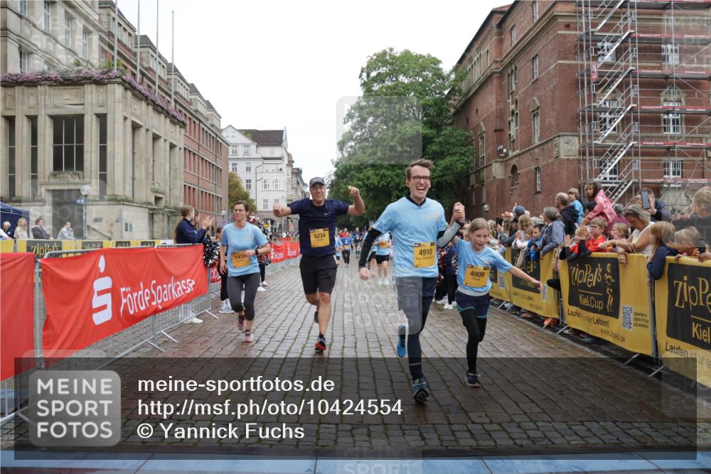 13.09.2026 - Kiel Lauf Yannick Fuchs http://msf.ph/oto/10424554 13.09.2026 09:46:03 Ziel 1415, 1418, 2482, 3301, 4909, 4910, 4918, 5234, 5829, 6732, 7911, 7924, 8244, 8611, 8859, 10203, 10685, 10719, 10898, 12841, 557, 1023, 1579, 2127, 2788, 3025, 3142, 3301, 3974, 4413, 4569, 5511, 5757, 6038, 7202, 7349, 7572, 8126, 9841, 10036, 10142, 10392, 10445, 12069, 12281, 12374, 167, 181, 442, 3052, 3954, 5855, 5955, 6857, 7015, 7308, 8125, 10117, 10913, 11076, 11078, 11316, 12495, 12621, 1503, 2017, 2835, 3408, 5103, 5369, 5399 meine-sportfotos.de