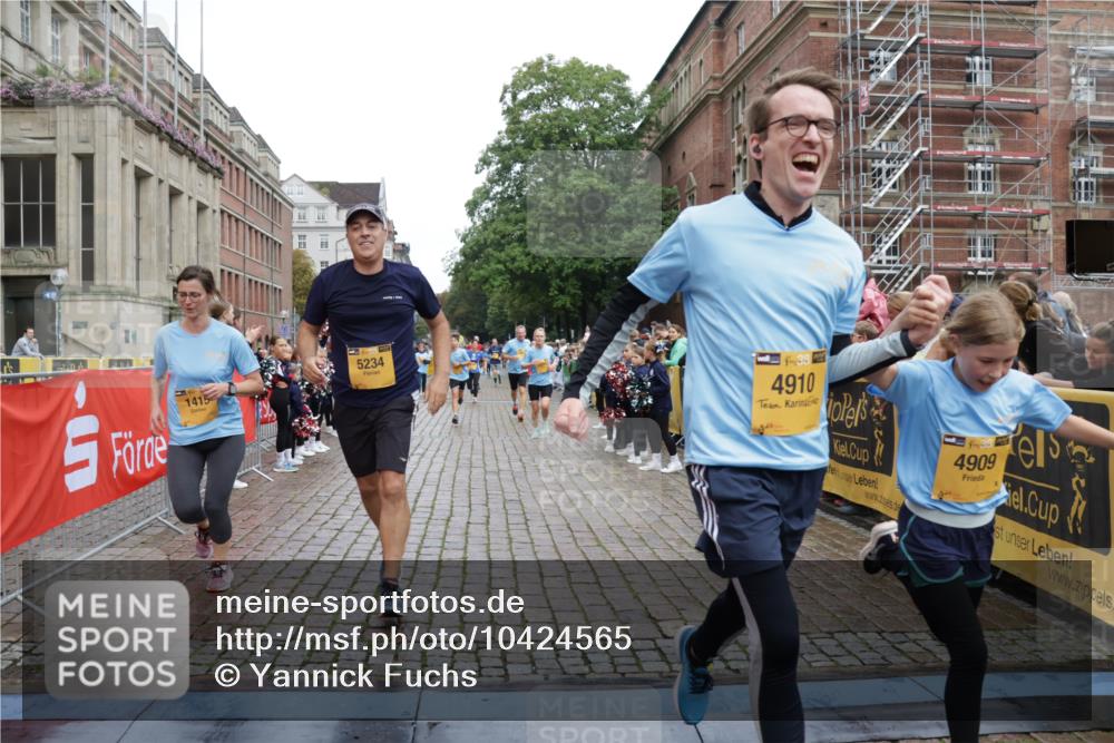 13.09.2026 - Kiel Lauf Yannick Fuchs http://msf.ph/oto/10424565 13.09.2026 09:46:04 Ziel 1415, 1418, 2482, 4909, 4910, 4918, 5234, 5829, 6732, 7015, 7911, 7924, 8244, 8611, 8859, 10203, 10685, 10719, 10898, 11076, 11078, 12841, 557, 1023, 1418, 1579, 2127, 2788, 3025, 3142, 3301, 3974, 4413, 4569, 5511, 5757, 6038, 7202, 7349, 7572, 8126, 9841, 10036, 10142, 10392, 10445, 12069, 12281, 12374, 12841, 167, 181, 442, 3052, 3954, 5855, 5955, 6857, 7308, 8125, 10117, 10913, 11316, 12495, 12621, 1503, 1579, 2017, 2835, 3408, 5103, 5369, 5399, 6038 meine-sportfotos.de