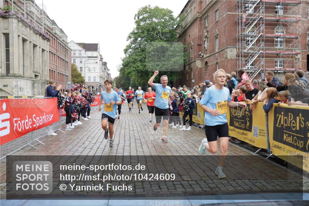 13.09.2026 - Kiel Lauf Yannick Fuchs http://msf.ph/oto/10424609 13.09.2026 09:46:07 Ziel 1415, 2482, 4909, 4910, 4918, 5234, 6732, 7015, 7924, 8125, 8611, 10203, 10685, 10898, 11076, 11078, 557, 1023, 1418, 1579, 2127, 2788, 3025, 3142, 3301, 3974, 4413, 4569, 5511, 5757, 5829, 6038, 7202, 7349, 7572, 7911, 7924, 8126, 8244, 8859, 9841, 10036, 10142, 10392, 10445, 10719, 12281, 12374, 12841, 167, 181, 442, 3052, 3361, 3954, 5855, 5955, 6857, 7308, 10117, 10913, 11316, 11859, 12495, 12621, 1023, 1579, 2017, 2835, 5369, 6038 meine-sportfotos.de