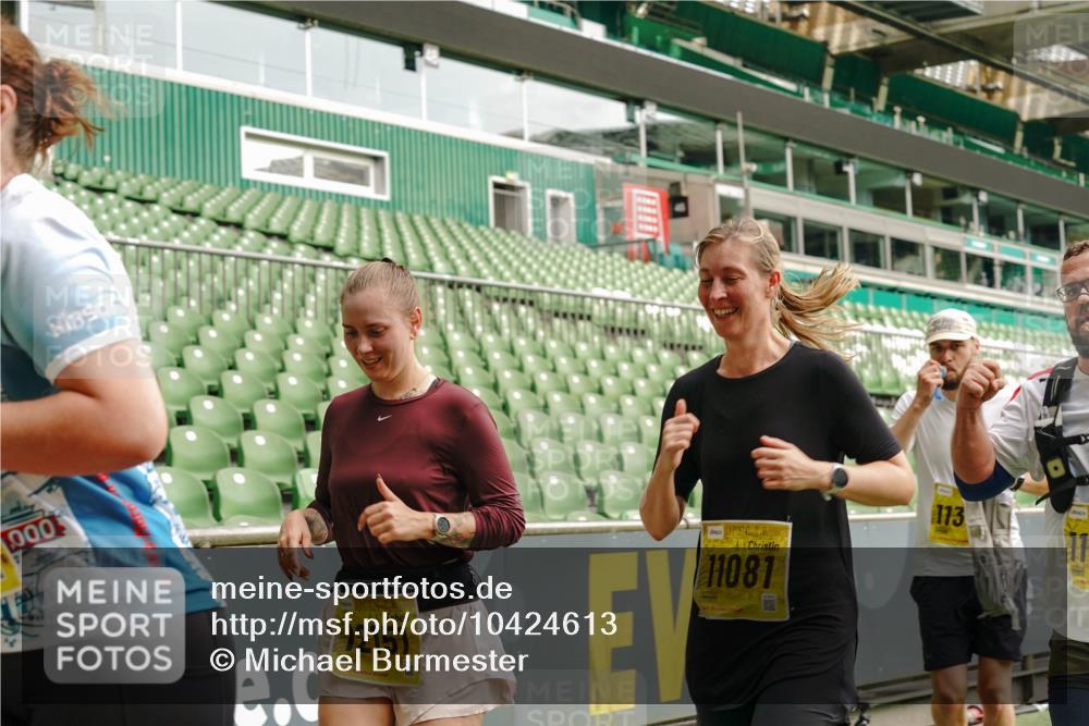 13.09.2026 - 21. swb-Marathon Bremen Michael Burmester http://msf.ph/oto/10424613 13.09.2026 10:47:14 Laufen im Stadion 10161, 10264, 10349, 10472, 10535, 10895, 10933, 10970, 11050, 11104, 11181, 11244, 11262, 11296, 11367, 11443, 11457, 11529, 11530, 11546, 11573, 11574, 11579, 11639, 11663, 11675, 11709, 11760, 11821, 12157, 12211, 12285, 12316, 12317, 12340, 12374, 12422, 12444, 12462, 10002, 10004, 10005, 10176, 10191, 10192, 10271, 10295, 10303, 10325, 10335, 10361, 10362, 10459, 10513, 10629, 10756, 10779, 10882, 10997, 10999, 11233, 11307, 11355 meine-sportfotos.de