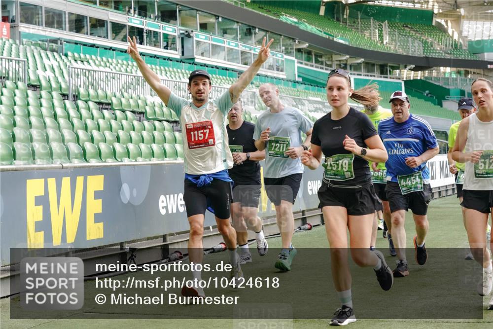 13.09.2026 - 21. swb-Marathon Bremen Michael Burmester http://msf.ph/oto/10424618 13.09.2026 13:24:04 Laufen im Stadion 137, 160, 182, 324, 434, 533, 548, 609, 708, 721, 723, 739, 743, 752, 892, 1178, 1273, 1331, 1463, 1471, 1491, 1597, 1598, 1691, 1746, 1788, 1944, 2095, 2211, 2213, 2252, 2267, 2286, 2312, 2323, 2433, 2445, 2465, 2475, 2483, 2495, 2497, 2503, 2526, 2554, 2571, 2644, 2768, 2776, 2936, 2968, 3252, 3282, 3288, 3289, 3292, 3298, 3306, 3312, 3347, 3364, 3381, 3395, 3423, 3447, 3505, 3530, 3559, 3727, 3770, 3819, 4054, 4231, 4406, 4407, 4466, 4467 meine-sportfotos.de