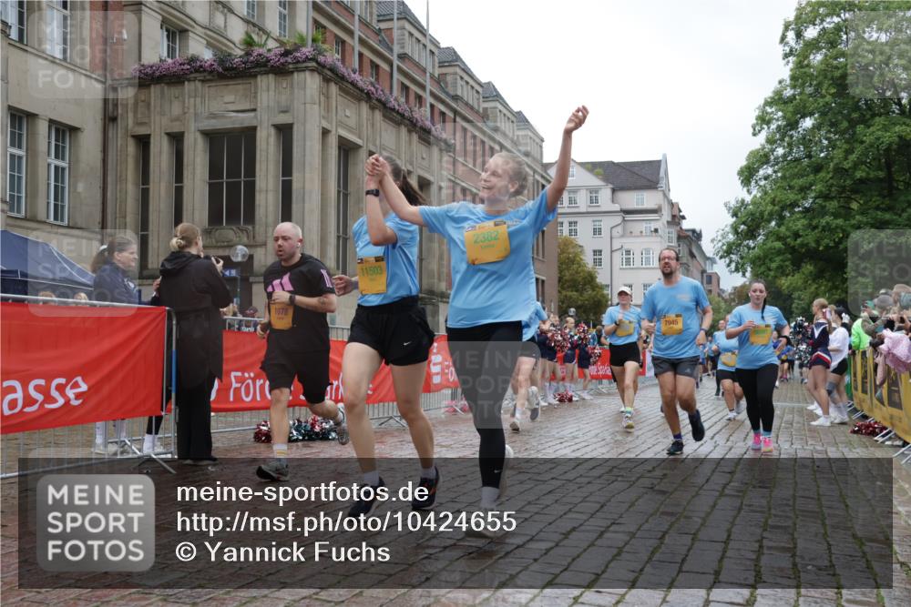 13.09.2026 - Kiel Lauf Yannick Fuchs http://msf.ph/oto/10424655 13.09.2026 11:00:40 Ziel 362, 1650, 1722, 1795, 2233, 2267, 4055, 4261, 4706, 4855, 5794, 5912, 7179, 7214, 7610, 8565, 8590, 8622, 8686, 10529, 10590, 10700, 11797, 12756, 12757, 12773, 173, 327, 893, 1036, 1078, 1518, 1896, 1897, 2150, 2151, 2187, 2382, 2490, 2558, 2915, 3121, 3775, 3793, 4239, 4437, 4524, 4787, 4905, 6431, 6520, 6770, 6897, 7091, 7438, 7945, 7997, 8481, 8565, 9327, 9408, 9690, 10346, 10420, 10674, 11182, 11220, 11471, 11503, 11607, 11835, 12214, 12457, 190, 2038 meine-sportfotos.de
