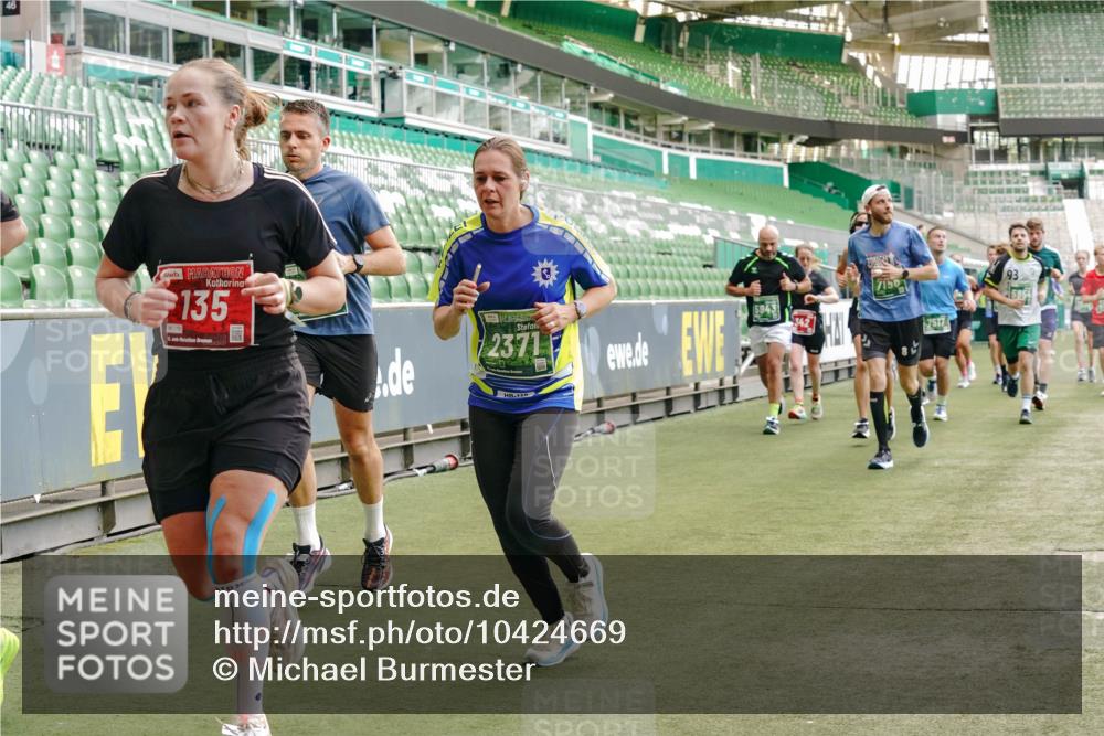 13.09.2026 - 21. swb-Marathon Bremen Michael Burmester http://msf.ph/oto/10424669 13.09.2026 13:01:08 Laufen im Stadion 135, 242, 260, 282, 318, 342, 440, 531, 651, 687, 930, 946, 1006, 1067, 1209, 1368, 1436, 1448, 1493, 1494, 1582, 1650, 1861, 1896, 1935, 1963, 2033, 2047, 2062, 2088, 2293, 2306, 2322, 2370, 2409, 2427, 2481, 2485, 2490, 2491, 2517, 2560, 2561, 2627, 2638, 2658, 2686, 2700, 2708, 2781, 2906, 2914, 2967, 3076, 3105, 3145, 3168, 3173, 3273, 3354, 3372, 3374, 3375, 3385, 3480, 3524, 3526, 3642, 3667, 3729, 3774, 3806, 3855, 3856, 3861, 3930 meine-sportfotos.de
