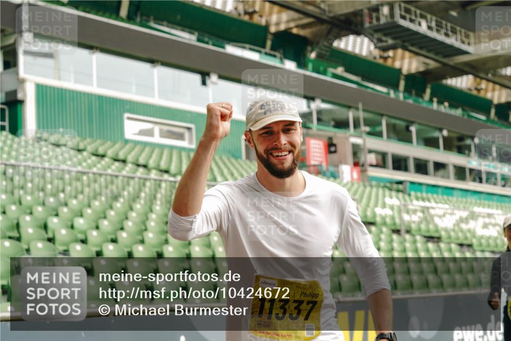 13.09.2026 - 21. swb-Marathon Bremen Michael Burmester http://msf.ph/oto/10424672 13.09.2026 10:47:16 Laufen im Stadion 10161, 10264, 10349, 10472, 10535, 10895, 10933, 10970, 11050, 11104, 11181, 11244, 11262, 11296, 11443, 11457, 11529, 11530, 11546, 11573, 11574, 11579, 11639, 11663, 11675, 11709, 11760, 11821, 12157, 12211, 12285, 12316, 12317, 12340, 12374, 12422, 12444, 12462, 10002, 10004, 10005, 10176, 10191, 10192, 10271, 10295, 10325, 10335, 10361, 10362, 10459, 10513, 10629, 10756, 10779, 10882, 10997, 10999, 11233, 11307, 11355 meine-sportfotos.de