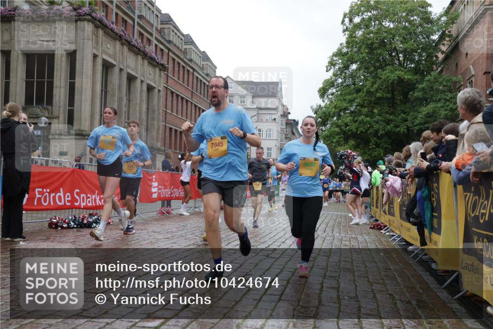 13.09.2026 - Kiel Lauf Yannick Fuchs http://msf.ph/oto/10424674 13.09.2026 11:00:42 Ziel 362, 1722, 1795, 2267, 4055, 4261, 4706, 4855, 5794, 5912, 7179, 7214, 7610, 8590, 8622, 8686, 10480, 10529, 10590, 10700, 11797, 12756, 12757, 12773, 173, 327, 893, 1036, 1078, 1518, 1650, 1896, 1897, 2150, 2151, 2187, 2233, 2382, 2490, 2558, 2915, 3121, 3793, 4239, 4261, 4524, 4787, 4905, 6431, 6520, 6770, 6897, 7091, 7438, 7945, 7997, 8481, 8565, 9327, 9408, 9690, 10346, 10420, 10674, 11182, 11220, 11471, 11503, 11607, 11835, 12214, 12457, 48, 190, 2038 meine-sportfotos.de