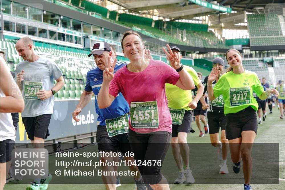 13.09.2026 - 21. swb-Marathon Bremen Michael Burmester http://msf.ph/oto/10424676 13.09.2026 13:24:06 Laufen im Stadion 137, 182, 294, 324, 434, 533, 548, 609, 708, 721, 723, 739, 743, 752, 892, 1178, 1273, 1331, 1463, 1471, 1491, 1515, 1597, 1598, 1691, 1746, 1788, 1944, 2095, 2211, 2213, 2252, 2267, 2286, 2312, 2323, 2433, 2445, 2465, 2475, 2483, 2495, 2497, 2503, 2526, 2554, 2571, 2644, 2768, 2776, 2936, 2968, 3252, 3282, 3288, 3289, 3292, 3298, 3306, 3312, 3347, 3364, 3381, 3395, 3423, 3447, 3505, 3530, 3559, 3727, 3770, 3819, 4054, 4231, 4406, 4407, 4466, 4467 meine-sportfotos.de