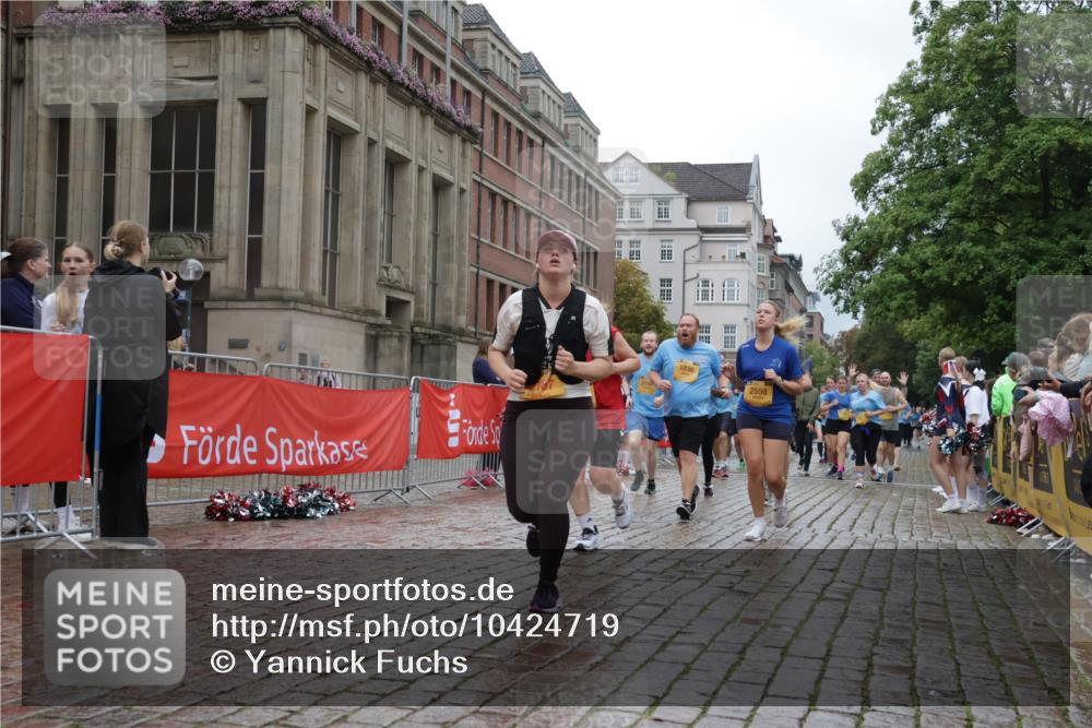 13.09.2026 - Kiel Lauf Yannick Fuchs http://msf.ph/oto/10424719 13.09.2026 11:00:49 Ziel 190, 1795, 2038, 2697, 3423, 3425, 4055, 4769, 4855, 4915, 5648, 5794, 5912, 6399, 6426, 6995, 6996, 7610, 8229, 8590, 8622, 9199, 9594, 10339, 10480, 10529, 10700, 11972, 12326, 362, 893, 1036, 1518, 1650, 1722, 1896, 1897, 2150, 2151, 2187, 2233, 2267, 2558, 2915, 3793, 4239, 4261, 4524, 4706, 4787, 4855, 4905, 5912, 6431, 6770, 7091, 7179, 7214, 7997, 8481, 8565, 8686, 9327, 9408, 10346, 10590, 10674, 11182, 11220, 11471, 11797, 11835, 12214, 12457, 12756, 48 meine-sportfotos.de