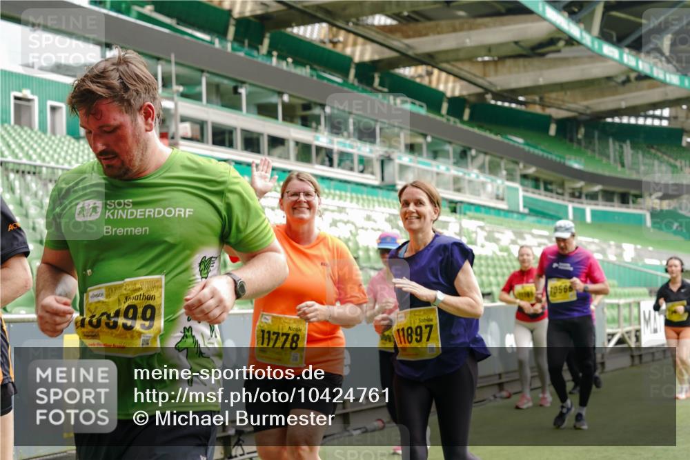 13.09.2026 - 21. swb-Marathon Bremen Michael Burmester http://msf.ph/oto/10424761 13.09.2026 10:47:21 Laufen im Stadion 10161, 10264, 10349, 10535, 10732, 10895, 10933, 10970, 11050, 11104, 11181, 11244, 11262, 11296, 11423, 11443, 11457, 11529, 11530, 11546, 11573, 11574, 11579, 11639, 11663, 11675, 11698, 11760, 12157, 12211, 12285, 12316, 12317, 12340, 12374, 12422, 12444, 12462, 12472, 10002, 10004, 10005, 10176, 10191, 10192, 10271, 10295, 10325, 10335, 10361, 10362, 10459, 10513, 10629, 10756, 10779, 10882, 10997, 10999, 11233, 11307, 11355 meine-sportfotos.de