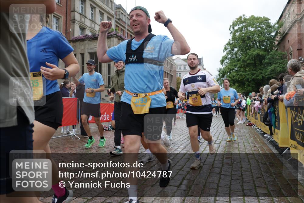 13.09.2026 - Kiel Lauf Yannick Fuchs http://msf.ph/oto/10424787 13.09.2026 11:00:57 Ziel 48, 190, 1314, 2038, 2144, 2658, 2697, 3423, 3425, 4529, 4530, 4769, 4915, 5648, 6399, 6426, 6995, 6996, 7456, 7516, 8229, 9199, 9594, 9899, 9900, 10339, 10885, 11972, 12192, 12326, 362, 893, 1518, 1650, 1722, 1795, 1896, 1897, 2233, 2267, 3793, 4055, 4261, 4524, 4706, 4855, 4905, 5794, 5912, 6431, 6770, 7091, 7179, 7214, 7610, 7997, 8481, 8565, 8590, 8622, 8686, 9327, 9408, 10346, 10480, 10529, 10590, 10674, 10700, 11797, 11835, 12214, 12457, 12756, 539, 842, 1744, 893 meine-sportfotos.de