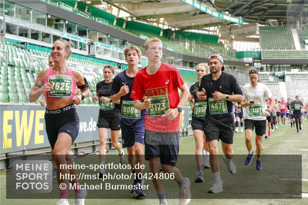 13.09.2026 - 21. swb-Marathon Bremen Michael Burmester http://msf.ph/oto/10424806 13.09.2026 13:01:15 Laufen im Stadion 135, 150, 242, 260, 282, 318, 342, 440, 531, 651, 687, 930, 946, 1006, 1067, 1209, 1368, 1436, 1448, 1493, 1494, 1582, 1650, 1861, 1896, 1935, 1963, 2033, 2047, 2062, 2088, 2293, 2306, 2322, 2370, 2409, 2427, 2485, 2490, 2491, 2517, 2560, 2561, 2627, 2638, 2658, 2686, 2700, 2708, 2781, 2906, 2914, 2967, 2987, 3076, 3105, 3145, 3168, 3173, 3273, 3334, 3354, 3372, 3374, 3375, 3385, 3392, 3480, 3524, 3526, 3527, 3642, 3667, 3729, 3774, 3806, 3855, 3856, 3861 meine-sportfotos.de