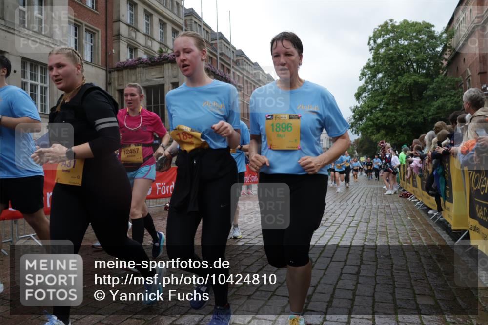 13.09.2026 - Kiel Lauf Yannick Fuchs http://msf.ph/oto/10424810 13.09.2026 11:00:58 Ziel 48, 190, 1314, 2038, 2144, 2658, 2697, 3423, 3425, 4529, 4530, 4769, 4915, 5648, 6399, 6426, 6995, 6996, 7456, 7516, 8229, 9199, 9594, 9899, 9900, 10339, 10885, 11972, 12192, 12326, 362, 893, 1518, 1650, 1722, 1795, 1896, 1897, 2233, 2267, 4055, 4261, 4524, 4706, 4855, 4905, 5794, 5912, 6431, 6770, 6995, 6996, 7091, 7179, 7214, 7610, 7997, 8481, 8565, 8590, 8622, 8686, 9327, 9408, 10480, 10529, 10590, 10674, 10700, 11797, 12214, 12457, 12756, 539, 842, 1744, 893, 4905 meine-sportfotos.de