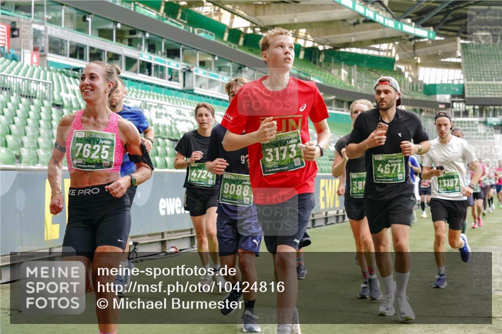 13.09.2026 - 21. swb-Marathon Bremen Michael Burmester http://msf.ph/oto/10424816 13.09.2026 13:01:16 Laufen im Stadion 135, 150, 242, 260, 282, 318, 342, 440, 531, 651, 687, 930, 946, 1006, 1067, 1209, 1368, 1436, 1448, 1493, 1494, 1582, 1650, 1861, 1896, 1935, 1963, 2033, 2047, 2062, 2088, 2293, 2306, 2322, 2370, 2409, 2427, 2485, 2490, 2491, 2517, 2560, 2561, 2627, 2638, 2658, 2686, 2700, 2708, 2781, 2906, 2914, 2967, 2987, 3076, 3105, 3145, 3168, 3173, 3273, 3294, 3334, 3354, 3372, 3374, 3375, 3385, 3392, 3480, 3524, 3526, 3527, 3642, 3667, 3729, 3774, 3806, 3855, 3856, 3861 meine-sportfotos.de