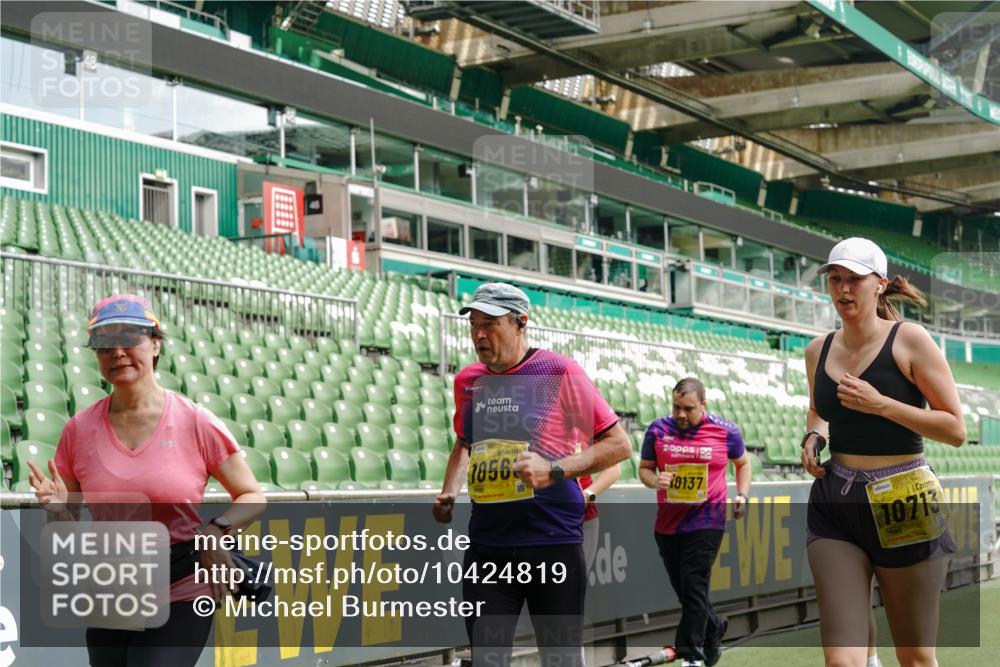13.09.2026 - 21. swb-Marathon Bremen Michael Burmester http://msf.ph/oto/10424819 13.09.2026 10:47:23 Laufen im Stadion 10161, 10264, 10292, 10349, 10535, 10732, 10895, 10925, 10933, 10970, 11050, 11104, 11181, 11244, 11262, 11296, 11423, 11443, 11457, 11529, 11530, 11546, 11573, 11574, 11579, 11639, 11663, 11675, 11698, 11760, 12083, 12157, 12211, 12285, 12316, 12317, 12340, 12374, 12422, 12444, 12462, 12472, 10002, 10004, 10005, 10176, 10191, 10192, 10271, 10295, 10325, 10335, 10361, 10362, 10459, 10513, 10629, 10756, 10779, 10882, 10997, 10999, 11233, 11307, 11355 meine-sportfotos.de