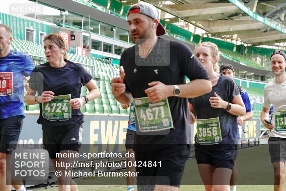 13.09.2026 - 21. swb-Marathon Bremen Michael Burmester http://msf.ph/oto/10424841 13.09.2026 13:01:17 Laufen im Stadion 135, 150, 242, 260, 282, 318, 342, 440, 531, 651, 687, 930, 946, 1006, 1067, 1163, 1209, 1368, 1436, 1448, 1493, 1494, 1582, 1650, 1861, 1896, 1935, 1963, 2033, 2047, 2062, 2088, 2293, 2306, 2322, 2370, 2409, 2427, 2485, 2490, 2491, 2560, 2561, 2627, 2638, 2658, 2686, 2700, 2708, 2781, 2906, 2914, 2967, 2987, 3044, 3076, 3105, 3145, 3168, 3173, 3273, 3294, 3334, 3354, 3372, 3374, 3375, 3385, 3392, 3480, 3524, 3526, 3527, 3642, 3667, 3729, 3774, 3806, 3855, 3856, 3861 meine-sportfotos.de
