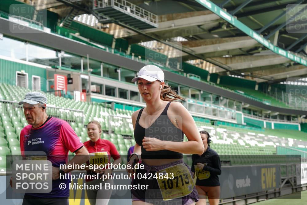 13.09.2026 - 21. swb-Marathon Bremen Michael Burmester http://msf.ph/oto/10424843 13.09.2026 10:47:24 Laufen im Stadion 10161, 10264, 10292, 10349, 10535, 10732, 10895, 10925, 10933, 10970, 11050, 11104, 11181, 11244, 11262, 11296, 11423, 11443, 11457, 11529, 11530, 11546, 11573, 11574, 11579, 11639, 11663, 11675, 11698, 11760, 12083, 12157, 12211, 12285, 12316, 12317, 12340, 12374, 12422, 12444, 12462, 12472, 10002, 10004, 10005, 10176, 10191, 10192, 10271, 10295, 10325, 10335, 10361, 10362, 10459, 10513, 10629, 10756, 10779, 10882, 10997, 10999, 11233, 11307, 11355 meine-sportfotos.de