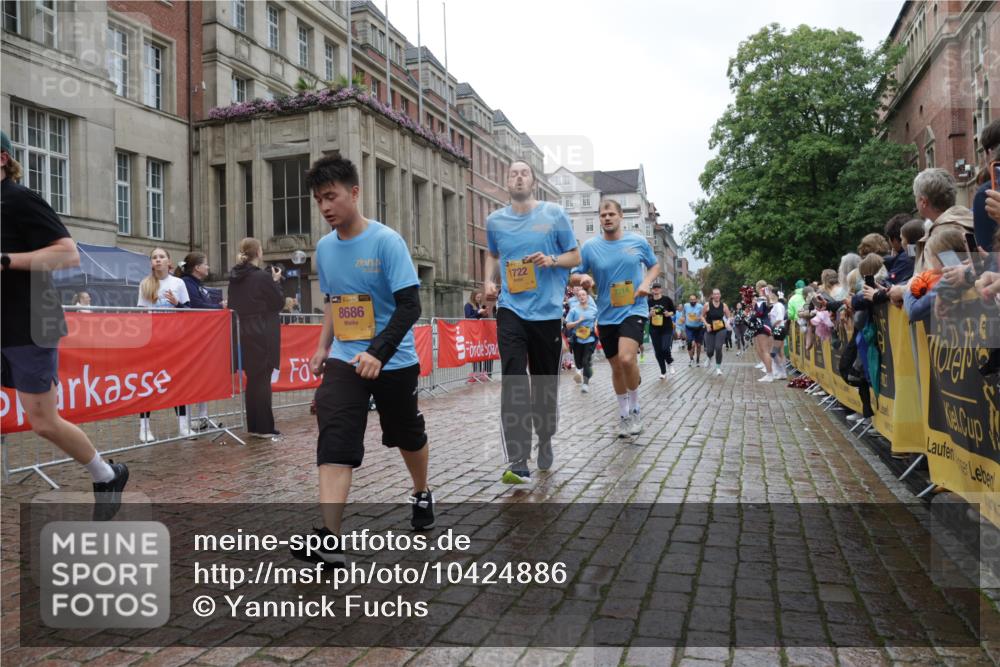 13.09.2026 - Kiel Lauf Yannick Fuchs http://msf.ph/oto/10424886 13.09.2026 11:01:11 Ziel 48, 539, 823, 842, 1448, 1522, 2132, 2144, 2637, 3340, 4529, 4530, 4788, 5052, 5552, 6300, 6522, 6653, 7651, 8469, 8596, 9899, 11216, 11217, 11581, 11805, 11857, 12151, 48, 190, 1314, 1722, 1795, 2038, 2144, 2658, 2697, 3423, 3425, 4055, 4529, 4706, 4769, 4855, 4915, 5648, 5794, 5912, 6399, 6426, 6995, 6996, 7214, 7456, 7516, 7610, 8229, 8590, 8622, 8686, 9199, 9594, 9900, 10339, 10480, 10529, 10700, 10885, 11972, 12192, 12326, 1018, 1744, 3626, 3662, 5451, 7191, 8307, 362 meine-sportfotos.de