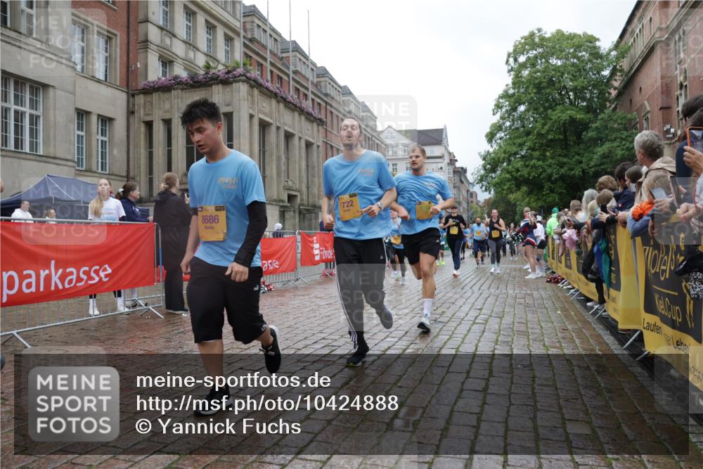 13.09.2026 - Kiel Lauf Yannick Fuchs http://msf.ph/oto/10424888 13.09.2026 11:01:11 Ziel 48, 539, 823, 842, 1448, 1522, 2132, 2144, 2637, 3340, 4529, 4530, 4788, 5052, 5552, 6300, 6522, 6653, 7651, 8469, 8596, 9899, 11216, 11217, 11581, 11805, 11857, 12151, 48, 190, 1314, 1722, 1795, 2038, 2144, 2658, 2697, 3423, 3425, 4055, 4529, 4706, 4769, 4855, 4915, 5648, 5794, 5912, 6399, 6426, 6995, 6996, 7214, 7456, 7516, 7610, 8229, 8590, 8622, 8686, 9199, 9594, 9900, 10339, 10480, 10529, 10700, 10885, 11972, 12192, 12326, 1018, 1744, 3626, 3662, 5451, 7191, 8307, 362 meine-sportfotos.de