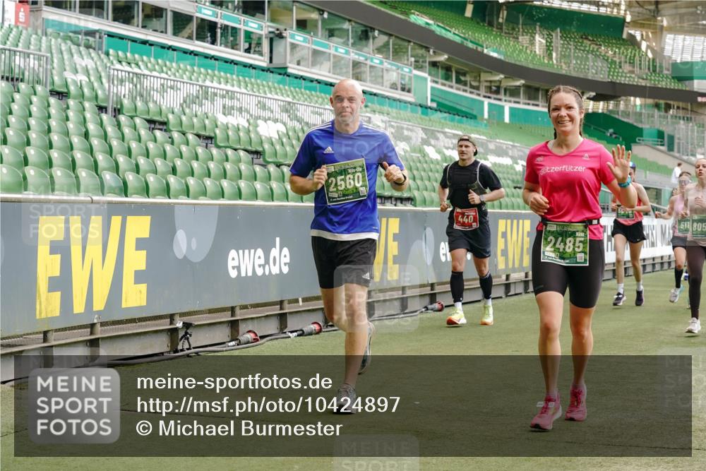 13.09.2026 - 21. swb-Marathon Bremen Michael Burmester http://msf.ph/oto/10424897 13.09.2026 13:01:20 Laufen im Stadion 135, 150, 242, 260, 282, 318, 342, 440, 531, 651, 687, 930, 946, 1006, 1067, 1163, 1368, 1436, 1448, 1493, 1494, 1582, 1650, 1861, 1896, 1935, 1963, 2033, 2047, 2062, 2293, 2306, 2322, 2370, 2409, 2427, 2485, 2490, 2491, 2560, 2561, 2627, 2638, 2658, 2686, 2700, 2708, 2781, 2906, 2914, 2967, 2987, 3044, 3076, 3105, 3145, 3168, 3173, 3187, 3248, 3294, 3334, 3354, 3372, 3374, 3375, 3385, 3392, 3480, 3524, 3526, 3527, 3642, 3667, 3729, 3774, 3806, 3855, 3856 meine-sportfotos.de