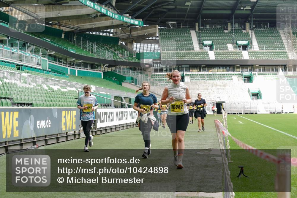 13.09.2026 - 21. swb-Marathon Bremen Michael Burmester http://msf.ph/oto/10424898 13.09.2026 10:47:29 Laufen im Stadion 10161, 10264, 10292, 10349, 10440, 10535, 10732, 10789, 10895, 10925, 10933, 10970, 11050, 11104, 11262, 11296, 11423, 11443, 11457, 11529, 11530, 11546, 11573, 11574, 11579, 11639, 11663, 11675, 11698, 11760, 12083, 12157, 12211, 12285, 12316, 12317, 12340, 12422, 12444, 12462, 12472, 12561, 10002, 10004, 10005, 10176, 10191, 10192, 10271, 10295, 10325, 10335, 10459, 10513, 10629, 10679, 10713, 10756, 10779, 10882, 10997, 10999, 11081, 11233, 11307, 11355 meine-sportfotos.de