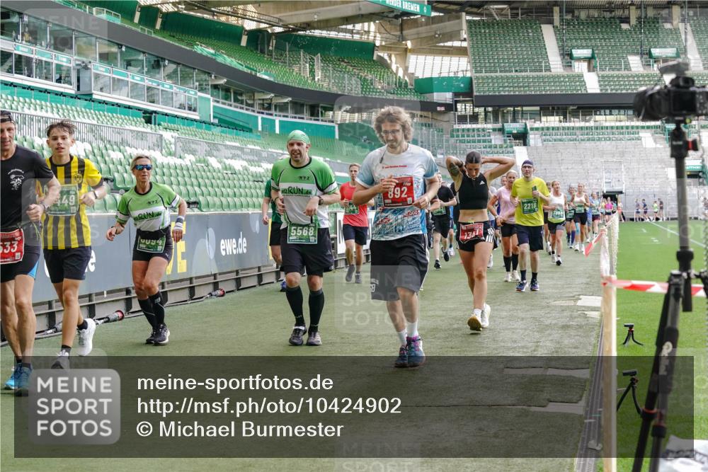 13.09.2026 - 21. swb-Marathon Bremen Michael Burmester http://msf.ph/oto/10424902 13.09.2026 13:24:15 Laufen im Stadion 137, 182, 213, 294, 324, 434, 505, 533, 548, 609, 708, 721, 723, 739, 743, 752, 892, 1178, 1273, 1331, 1463, 1471, 1491, 1515, 1597, 1598, 1746, 1788, 1944, 2095, 2211, 2213, 2252, 2267, 2286, 2312, 2323, 2433, 2445, 2465, 2475, 2483, 2495, 2497, 2503, 2526, 2554, 2571, 2644, 2768, 2776, 2833, 2936, 2968, 3211, 3252, 3282, 3288, 3289, 3292, 3298, 3306, 3312, 3347, 3364, 3381, 3395, 3423, 3447, 3505, 3559, 3727, 3770, 3819, 4054, 4231, 4466, 4467 meine-sportfotos.de
