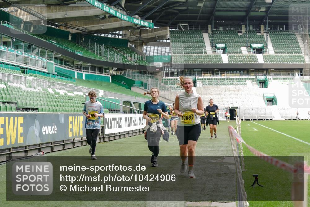 13.09.2026 - 21. swb-Marathon Bremen Michael Burmester http://msf.ph/oto/10424906 13.09.2026 10:47:29 Laufen im Stadion 10161, 10264, 10292, 10349, 10440, 10535, 10732, 10789, 10895, 10925, 10933, 10970, 11050, 11104, 11262, 11296, 11423, 11443, 11457, 11529, 11530, 11546, 11573, 11574, 11579, 11639, 11663, 11675, 11698, 11760, 12083, 12157, 12211, 12285, 12316, 12317, 12340, 12422, 12444, 12462, 12472, 12561, 10002, 10004, 10005, 10176, 10191, 10192, 10271, 10295, 10325, 10335, 10459, 10513, 10629, 10679, 10713, 10756, 10779, 10882, 10997, 10999, 11081, 11233, 11307, 11355 meine-sportfotos.de