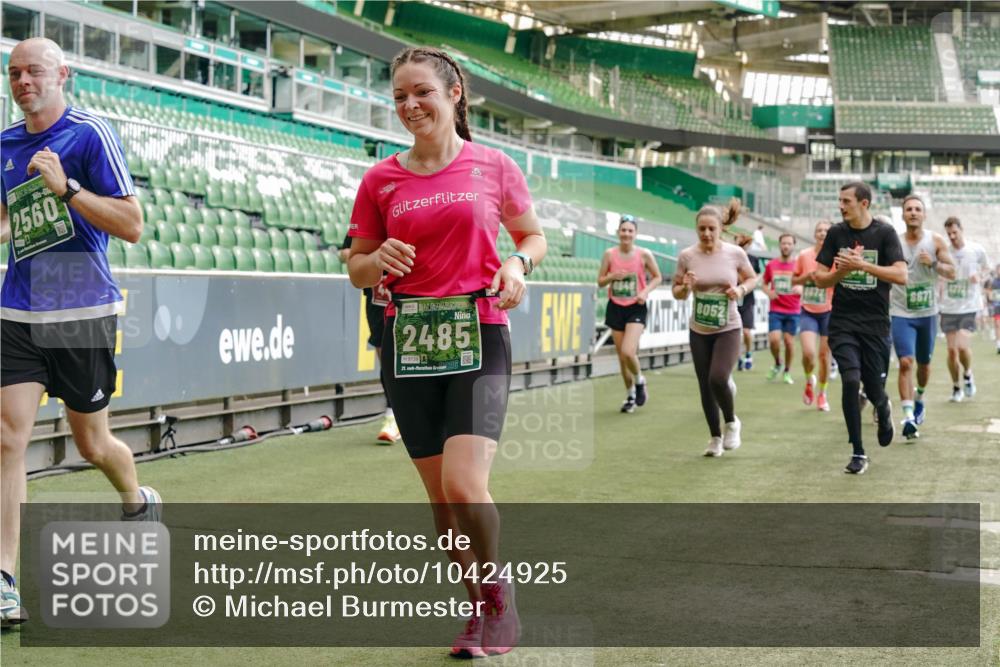 13.09.2026 - 21. swb-Marathon Bremen Michael Burmester http://msf.ph/oto/10424925 13.09.2026 13:01:21 Laufen im Stadion 135, 150, 242, 260, 282, 318, 342, 440, 531, 651, 687, 930, 946, 1006, 1067, 1163, 1368, 1436, 1448, 1493, 1494, 1582, 1650, 1861, 1896, 1935, 1963, 2033, 2047, 2062, 2292, 2293, 2306, 2322, 2370, 2409, 2427, 2485, 2490, 2491, 2560, 2561, 2627, 2638, 2658, 2686, 2700, 2708, 2781, 2906, 2914, 2967, 2987, 3013, 3044, 3076, 3105, 3145, 3168, 3173, 3187, 3248, 3294, 3334, 3354, 3372, 3374, 3375, 3385, 3392, 3480, 3524, 3526, 3527, 3642, 3667, 3729, 3774, 3806, 3855, 3856 meine-sportfotos.de