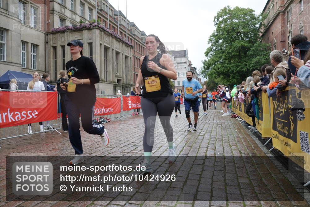 13.09.2026 - Kiel Lauf Yannick Fuchs http://msf.ph/oto/10424926 13.09.2026 11:01:15 Ziel 539, 823, 842, 1448, 1522, 1744, 2132, 2637, 3340, 4788, 5052, 5552, 6300, 6522, 6653, 7651, 8469, 8596, 9525, 11056, 11216, 11217, 11502, 11581, 11805, 11857, 12010, 12151, 48, 190, 1314, 1795, 2038, 2144, 2658, 2697, 3423, 3425, 4055, 4529, 4530, 4769, 4915, 5648, 5794, 6399, 6426, 6995, 6996, 7456, 7516, 7610, 8229, 8590, 8622, 9199, 9594, 9899, 9900, 10339, 10480, 10529, 10700, 10885, 11972, 12192, 12326, 955, 1018, 3626, 3662, 5451, 7191, 8307, 362 meine-sportfotos.de