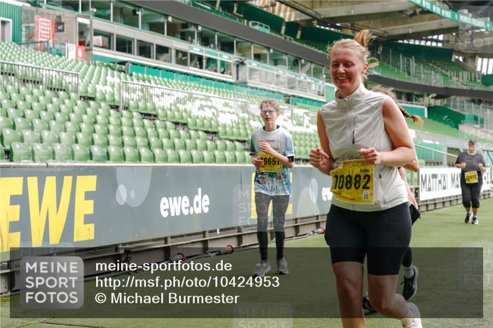 13.09.2026 - 21. swb-Marathon Bremen Michael Burmester http://msf.ph/oto/10424953 13.09.2026 10:47:31 Laufen im Stadion 10161, 10264, 10292, 10349, 10440, 10535, 10732, 10789, 10895, 10925, 10933, 10970, 11050, 11104, 11262, 11296, 11423, 11443, 11457, 11529, 11530, 11546, 11573, 11579, 11639, 11663, 11675, 11698, 11760, 12083, 12157, 12211, 12316, 12317, 12340, 12422, 12444, 12462, 12471, 12472, 12561, 10002, 10004, 10005, 10176, 10191, 10192, 10271, 10295, 10325, 10335, 10459, 10513, 10629, 10679, 10713, 10756, 10779, 10882, 10997, 10999, 11081, 11233, 11307, 11355 meine-sportfotos.de