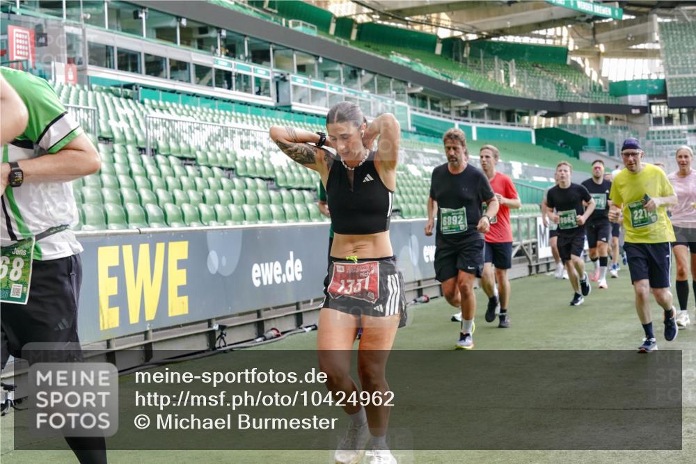 13.09.2026 - 21. swb-Marathon Bremen Michael Burmester http://msf.ph/oto/10424962 13.09.2026 13:24:18 Laufen im Stadion 137, 182, 213, 294, 324, 434, 505, 533, 548, 609, 708, 721, 723, 739, 743, 752, 892, 1178, 1273, 1331, 1463, 1471, 1491, 1515, 1597, 1598, 1746, 1788, 1944, 2095, 2211, 2213, 2252, 2267, 2271, 2286, 2312, 2323, 2433, 2445, 2465, 2475, 2483, 2495, 2497, 2503, 2526, 2554, 2571, 2644, 2768, 2776, 2833, 2936, 2968, 3005, 3211, 3252, 3282, 3288, 3289, 3292, 3298, 3306, 3312, 3347, 3364, 3381, 3390, 3395, 3423, 3447, 3505, 3559, 3727, 3770, 3819, 4054, 4231, 4466, 4467 meine-sportfotos.de