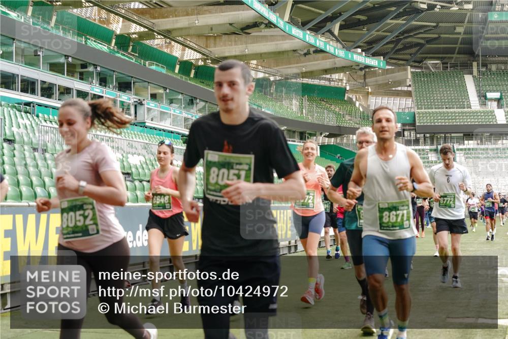 13.09.2026 - 21. swb-Marathon Bremen Michael Burmester http://msf.ph/oto/10424972 13.09.2026 13:01:24 Laufen im Stadion 135, 150, 242, 282, 318, 440, 531, 651, 687, 930, 946, 1006, 1067, 1163, 1368, 1436, 1448, 1582, 1650, 1861, 1896, 1935, 1963, 2033, 2047, 2062, 2292, 2293, 2306, 2322, 2370, 2409, 2427, 2485, 2490, 2491, 2560, 2561, 2627, 2638, 2658, 2686, 2700, 2708, 2781, 2906, 2967, 2987, 3013, 3044, 3076, 3105, 3145, 3168, 3173, 3187, 3248, 3294, 3334, 3354, 3372, 3374, 3375, 3385, 3392, 3480, 3524, 3526, 3527, 3642, 3667, 3729, 3774, 3806, 3855, 3856 meine-sportfotos.de