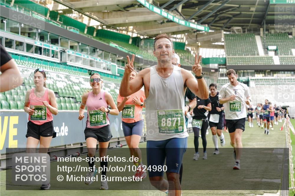 13.09.2026 - 21. swb-Marathon Bremen Michael Burmester http://msf.ph/oto/10424980 13.09.2026 13:01:24 Laufen im Stadion 135, 150, 242, 282, 318, 440, 531, 651, 687, 930, 946, 1006, 1067, 1163, 1368, 1436, 1448, 1582, 1650, 1861, 1896, 1935, 1963, 2033, 2047, 2062, 2292, 2293, 2306, 2322, 2370, 2409, 2427, 2485, 2490, 2491, 2560, 2561, 2627, 2638, 2658, 2686, 2700, 2708, 2781, 2906, 2967, 2987, 3013, 3044, 3076, 3105, 3145, 3168, 3173, 3187, 3248, 3294, 3334, 3354, 3372, 3374, 3375, 3385, 3392, 3480, 3524, 3526, 3527, 3642, 3667, 3729, 3774, 3806, 3855, 3856 meine-sportfotos.de