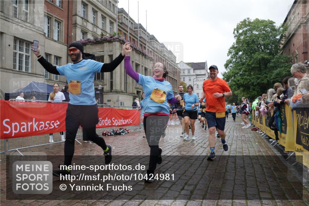 13.09.2026 - Kiel Lauf Yannick Fuchs http://msf.ph/oto/10424981 13.09.2026 11:01:22 Ziel 539, 823, 842, 1018, 1448, 1744, 3340, 4788, 5052, 5451, 5552, 6300, 6522, 7191, 7651, 8307, 8469, 8576, 8596, 8724, 9134, 9525, 11056, 11216, 11217, 11502, 11505, 11581, 11805, 12010, 12151, 12283, 48, 190, 823, 1314, 1448, 1522, 2038, 2132, 2144, 2637, 2658, 2697, 3340, 3423, 3425, 4529, 4530, 4769, 4915, 5552, 5648, 6399, 6426, 6653, 6995, 6996, 7456, 7516, 8229, 9199, 9594, 9899, 9900, 10339, 10885, 11857, 11972, 12192, 12326, 955, 1347, 3626, 3662 meine-sportfotos.de