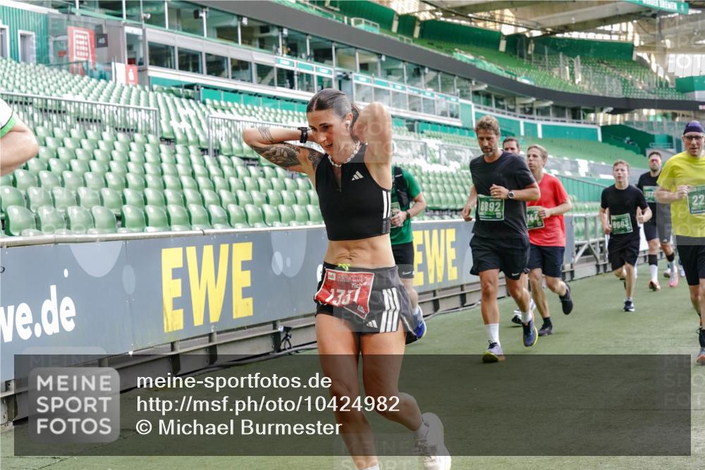13.09.2026 - 21. swb-Marathon Bremen Michael Burmester http://msf.ph/oto/10424982 13.09.2026 13:24:19 Laufen im Stadion 137, 182, 213, 294, 324, 434, 505, 533, 548, 609, 708, 721, 723, 739, 743, 752, 892, 1178, 1273, 1331, 1463, 1471, 1491, 1515, 1597, 1598, 1746, 1788, 1944, 2095, 2211, 2213, 2252, 2267, 2271, 2286, 2312, 2323, 2433, 2445, 2465, 2475, 2483, 2495, 2497, 2503, 2506, 2526, 2554, 2571, 2644, 2768, 2776, 2833, 2936, 2968, 3005, 3211, 3252, 3282, 3288, 3289, 3292, 3298, 3306, 3312, 3347, 3364, 3381, 3390, 3395, 3423, 3447, 3505, 3559, 3727, 3770, 3819, 4231, 4466, 4467 meine-sportfotos.de