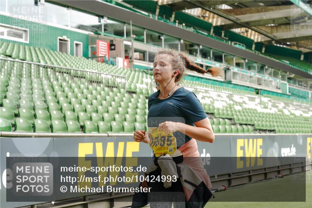 13.09.2026 - 21. swb-Marathon Bremen Michael Burmester http://msf.ph/oto/10424993 13.09.2026 10:47:33 Laufen im Stadion 10161, 10264, 10292, 10349, 10440, 10535, 10732, 10789, 10895, 10925, 10933, 10970, 11050, 11104, 11262, 11296, 11423, 11443, 11457, 11529, 11530, 11546, 11573, 11579, 11639, 11663, 11675, 11698, 11760, 12083, 12157, 12211, 12316, 12317, 12340, 12422, 12444, 12462, 12471, 12472, 12561, 10002, 10004, 10005, 10176, 10191, 10192, 10271, 10295, 10325, 10335, 10459, 10513, 10629, 10679, 10713, 10756, 10779, 10882, 10997, 10999, 11081, 11233, 11307, 11355 meine-sportfotos.de