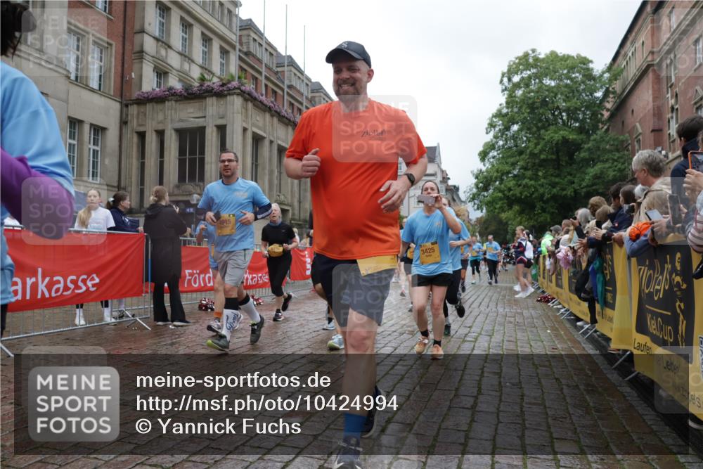 13.09.2026 - Kiel Lauf Yannick Fuchs http://msf.ph/oto/10424994 13.09.2026 11:01:23 Ziel 539, 842, 1018, 1744, 3662, 4788, 5052, 5451, 6300, 6522, 7191, 7651, 8307, 8469, 8576, 8596, 8724, 9134, 9525, 9869, 11056, 11216, 11217, 11474, 11502, 11505, 11581, 11805, 12010, 12151, 12283, 48, 190, 539, 823, 842, 1314, 1448, 1522, 2038, 2132, 2144, 2637, 2658, 2697, 3340, 3423, 3425, 4529, 4530, 4769, 4915, 5552, 5648, 6300, 6399, 6426, 6653, 6995, 6996, 7456, 7516, 8229, 8596, 9199, 9594, 9899, 9900, 10339, 10885, 11857, 11972, 12151, 12192, 12326, 955, 1347, 3626 meine-sportfotos.de