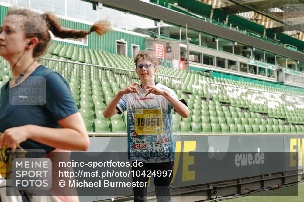 13.09.2026 - 21. swb-Marathon Bremen Michael Burmester http://msf.ph/oto/10424997 13.09.2026 10:47:34 Laufen im Stadion 10161, 10264, 10292, 10349, 10440, 10535, 10732, 10789, 10895, 10925, 10933, 10970, 11050, 11104, 11262, 11296, 11423, 11443, 11457, 11529, 11530, 11546, 11573, 11579, 11639, 11663, 11675, 11698, 11760, 12083, 12157, 12211, 12316, 12317, 12340, 12422, 12444, 12462, 12471, 12472, 12561, 10002, 10004, 10005, 10176, 10191, 10192, 10271, 10295, 10325, 10335, 10459, 10513, 10629, 10679, 10713, 10756, 10779, 10882, 10997, 10999, 11081, 11233, 11307, 11355 meine-sportfotos.de